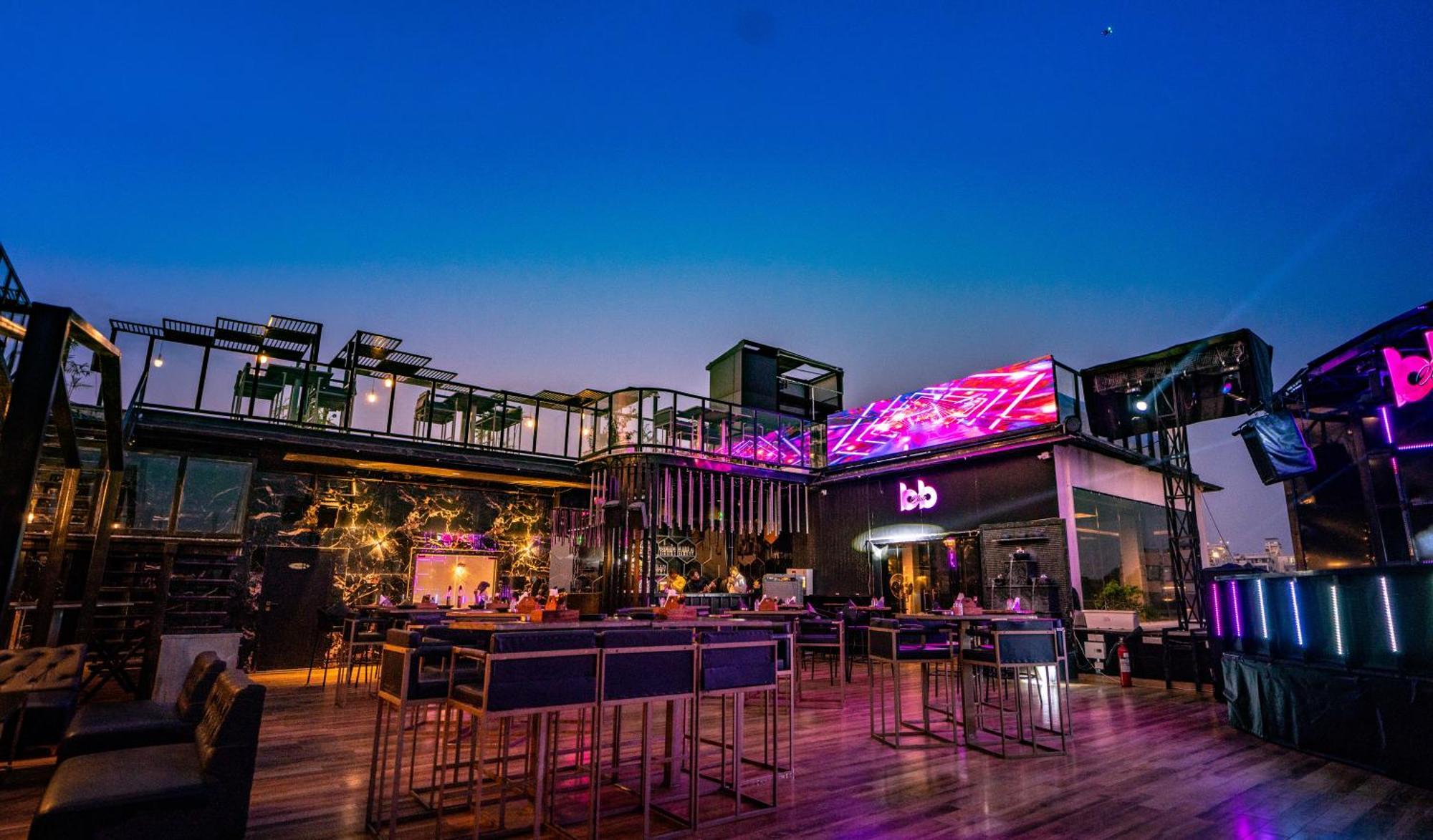 Hotel The Courtyard - Beyond Bar & Club Udaipur
