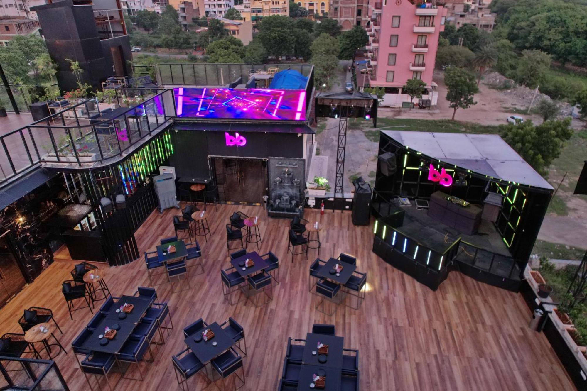 The Courtyard - Beyond Bar & Club 4*